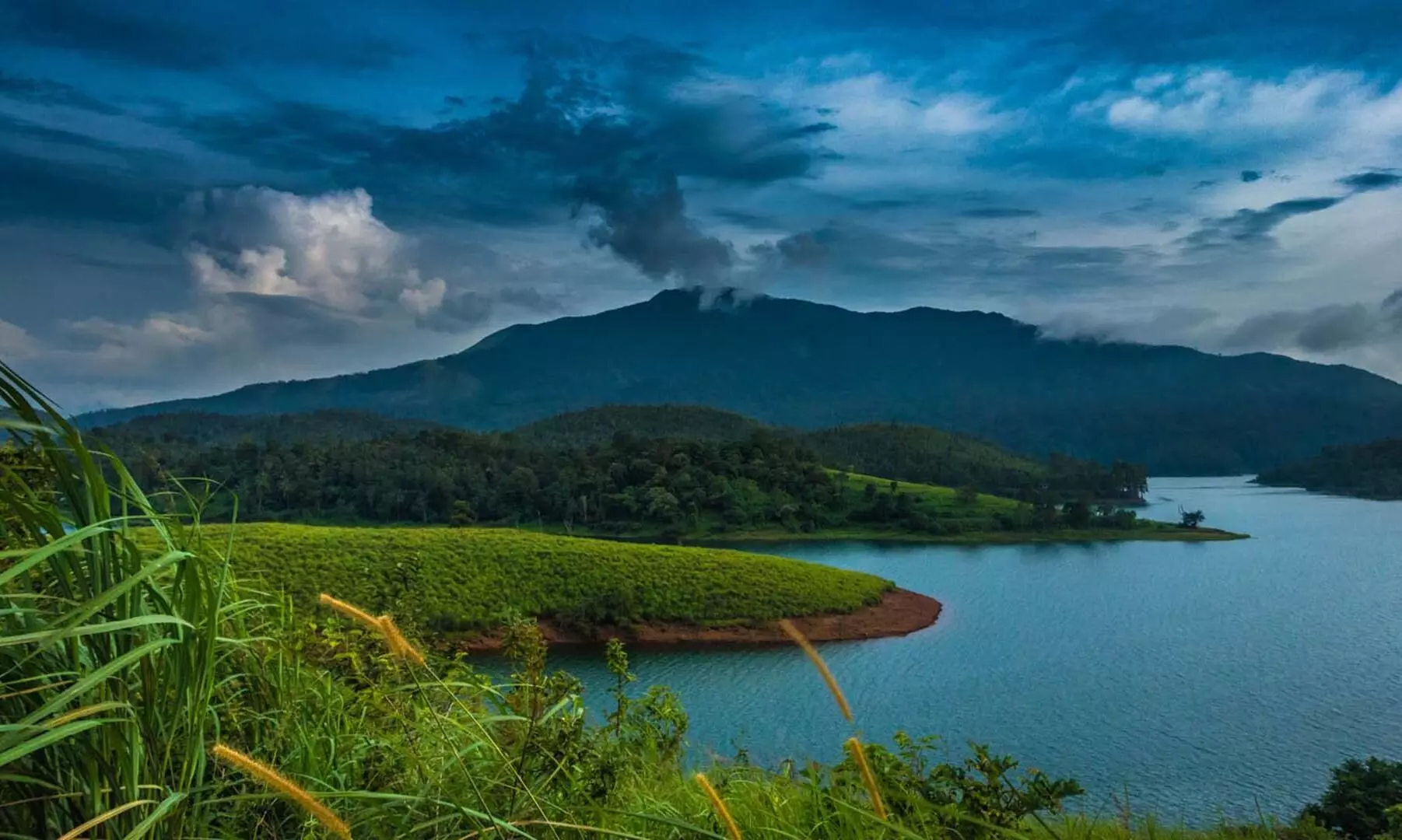 ഉരുൾപൊട്ടൽ ഭീഷണി: വയനാട്ടിൽ റിസോർട്ടുകളും ഹോട്ടലുകളും ഒഴിപ്പിക്കുന്നു