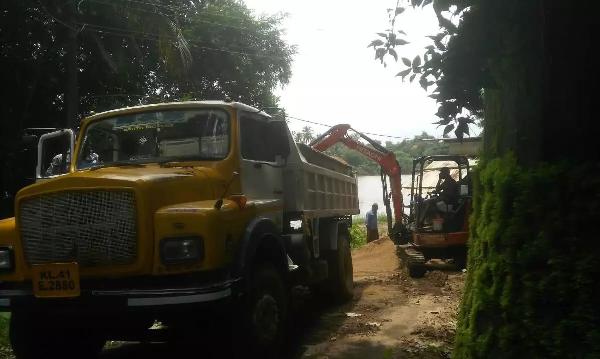 ആലുവ കല്ലുകടവിൽ അനധികൃതമായി സൂക്ഷിച്ച മണൽ പിടികൂടി