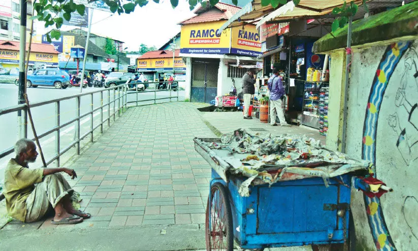 പൂവിളിയല്ല; ​വിൽപനക്കാർക്ക്​ പട്ടിണിയോണം