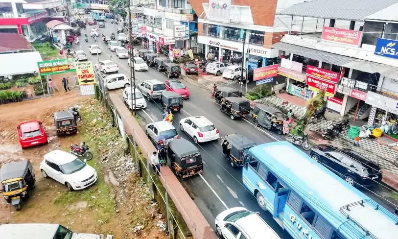 തിരക്കിലും കുരുക്കിലും തൊടുപുഴ