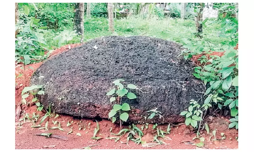 സൗത്ത്​ പല്ലാറിലെ ശിലായുഗ ശേഷിപ്പുകൾക്ക്  സംരക്ഷണം വേണം