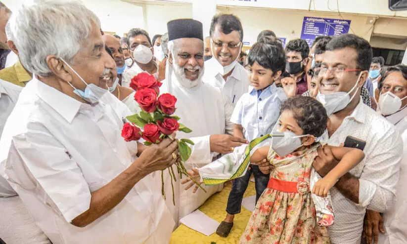 oommen chandy congratulating function in orthadox church