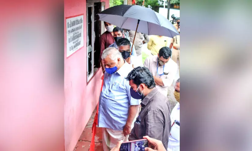 mv jayarajan visiting kunjimangalam north local commitee office