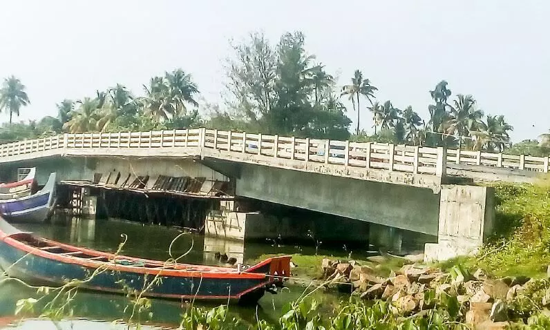 അന്തമില്ലാ​െത അന്ധകാരനഴി പാലം പണി