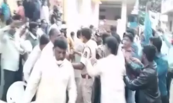 AIMIM, BJP party workers scuffle in Hyderabad over flood relief assistance distribution