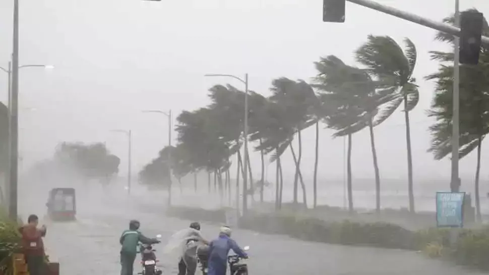 ബുർവി ചുഴലിക്കാറ്റ്: അഞ്ച്​ ജില്ലകളിൽ വെള്ളിയാഴ്​ച പൊതുഅവധി