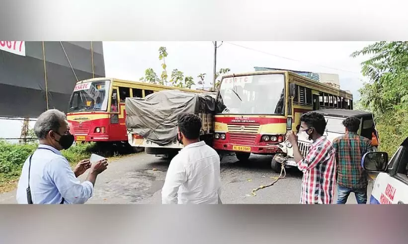 Lorry, jeep, KSRTC bus collide in pass; The traffic came to a complete standstill