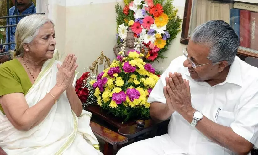 Pinarayi vijayan with Sugathakumari