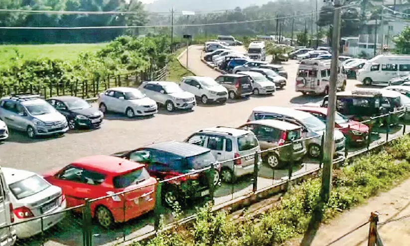 സഞ്ചാരികൾ നിറഞ്ഞു; തേക്കടി ഉണർന്നു