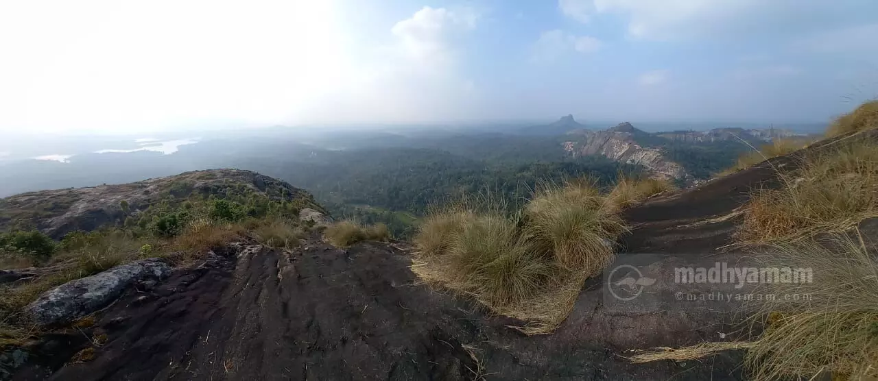 പ്രാ​യം മ​റ​ന്നേ​ക്കൂ; വ​രൂ..​ ചീ​ങ്ങേ​രി​മ​ല ക​യ​റാം