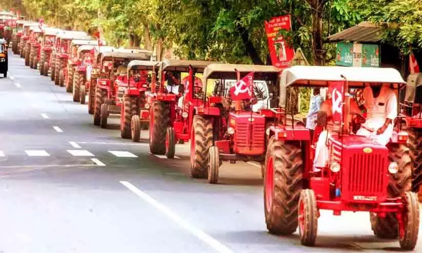 Farmers agitation: Tractor rally in Alappuzha