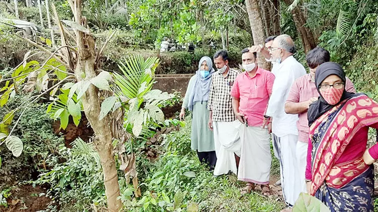 വെള്ളപ്പൊക്കവും തീരമിടിച്ചിലും: പരിഹാരം തേടി കുടുംബങ്ങൾ