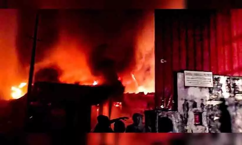 A huge fire broke out at a chemical factory in Edayar