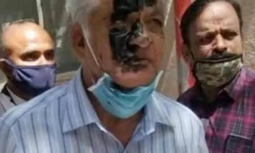 Karnataka: Rationalist Author K.S. Bhagawan Attacked With Ink Outside Court