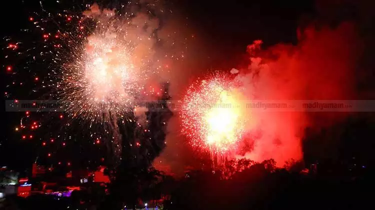 തൃശൂർ പൂരം: നിബന്ധനകൾ പാലിച്ച് മുന്നോട്ടു പോകാൻ ജില്ല ഭരണകൂടം