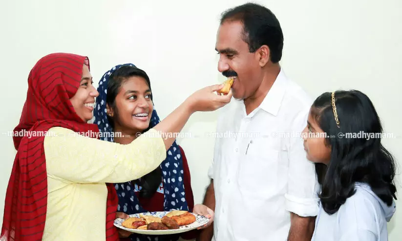 തുടക്കംമുതൽ ലീഡ് ഉയർത്തി അൻവർ സാദത്ത്; അവസാന റൗണ്ടിൽ ഷെൽന