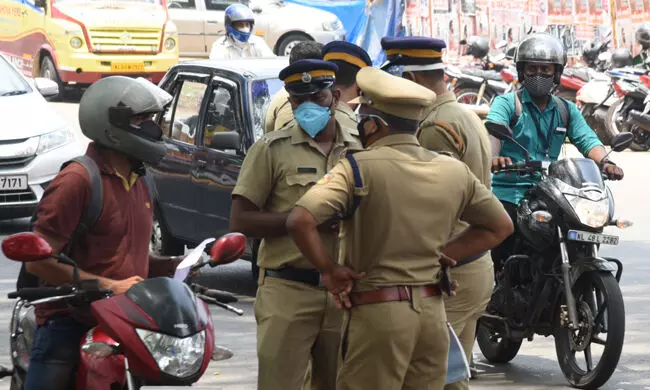 ഈ ലോക്​ഡൗൺ കൊണ്ട്​ കാര്യമില്ലെന്ന്​ പൊലീസ്