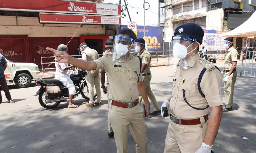 ലോക്​ഡൗൺ രണ്ടാം ദിനം: പാസില്ലാതെ പുറത്തിറങ്ങാനാവില്ല