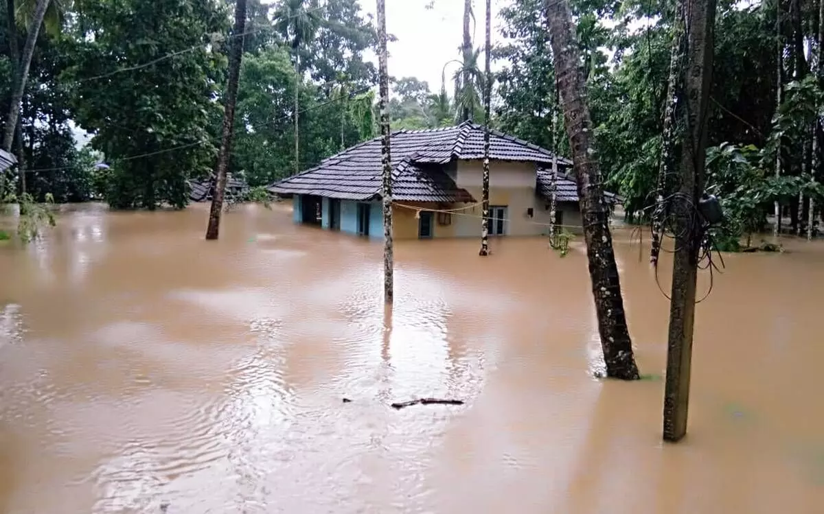 പ്രളയ ദുരിതാശ്വാസ ഫ​ണ്ട്​ വി​ത​ര​ണം ചെ​യ്​​ത​തി​ൽ വൻ തട്ടിപ്പെന്ന്​ അന്വേഷണ റിപ്പോർട്ട്