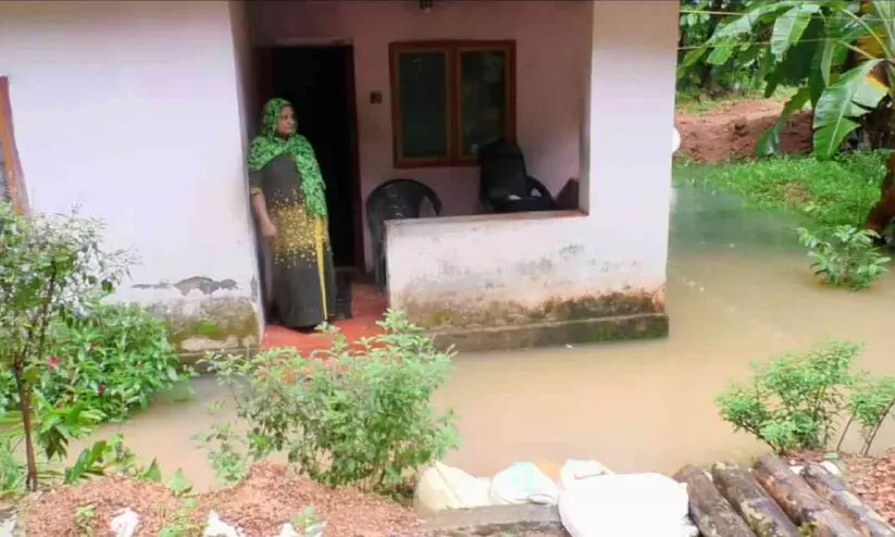 മഴയെത്തി; ആസിയക്ക് ഇനി ദുരിതനാളുകൾ