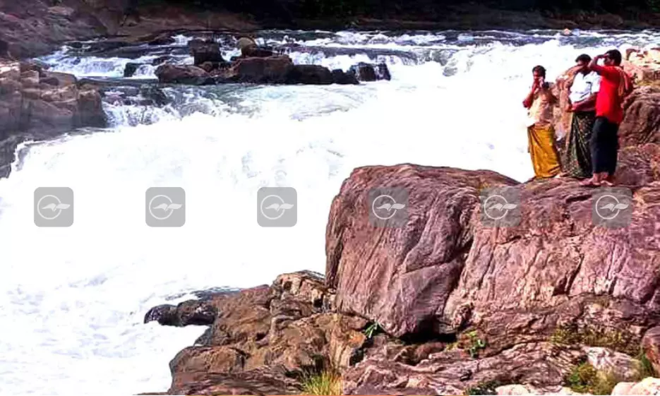 Perunthenaruvi Waterfalls