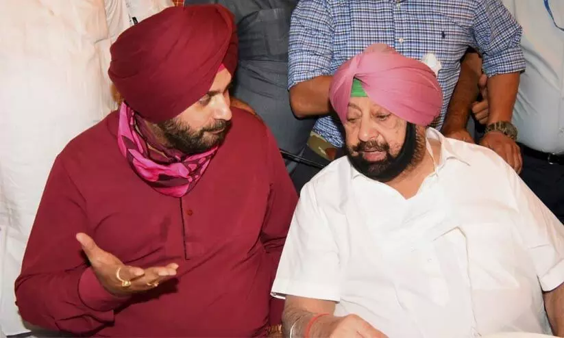 Navjot Singh Sidhu met Amarinder Singh