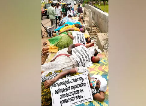 തിരിഞ്ഞുനോക്കാതെ സർക്കാർ; ന​ഗ​ര​ത്തി​ൽ ഉ​റ​ങ്ങി  ചെ​ല്ലാ​നം നി​വാ​സി​ക​ൾ