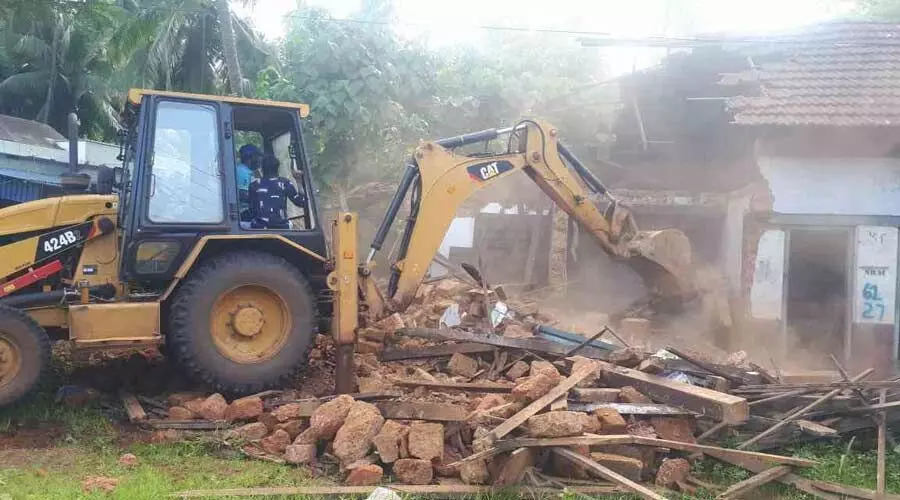 ദേശീയപാത വികസനം: കെട്ടിടങ്ങൾ പൊളിക്കൽ ആരംഭിച്ചു