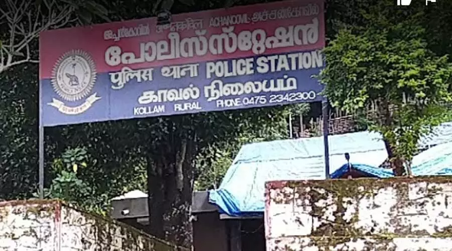 ടാർപോളിനു കീഴിൽ അഭയം തേടി പൊലീസ് സ്​റ്റേഷൻ