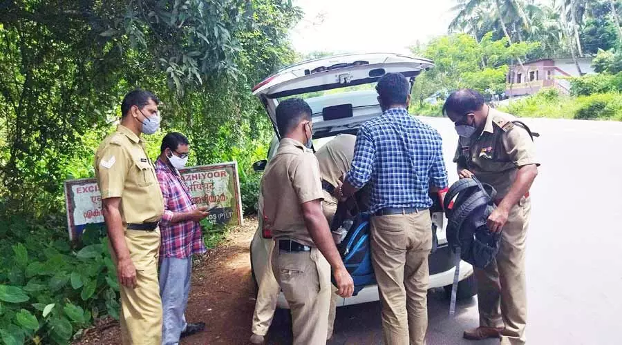 ഓണം സ്പെഷൻ ഡ്രൈവ്; അതിർത്തി ചെക്ക്​പോസ്​റ്റുകളിൽ കർശന പരിശോധന