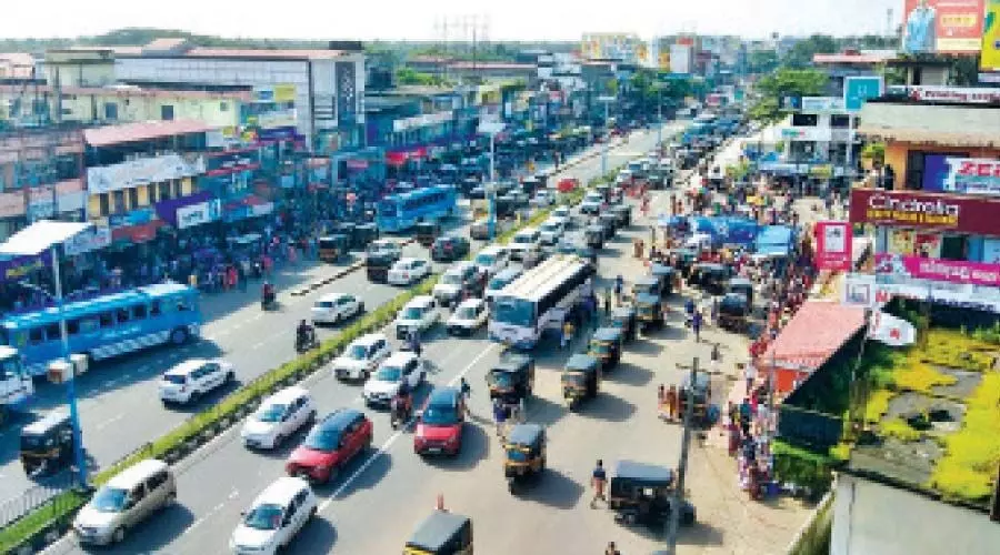 ഓണത്തിരക്കിലമർന്ന് കാഞ്ഞങ്ങാട് നഗരം