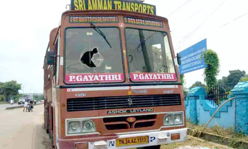 ഉറങ്ങിക്കിടന്ന ഡ്രൈവറെ ആക്രമിച്ച് പണം കവര്‍ന്നു