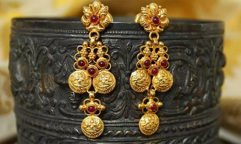 gold earings