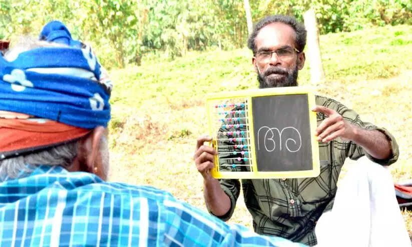 കുട്ടികൾക്കായി ചുമടെടുത്തും കഞ്ഞിവെച്ചും ഏകാധ്യാപകൻ