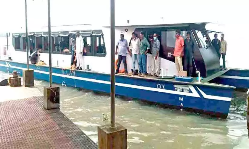 കറ്റമരൻ ബോട്ട് നാളെ നീറ്റിലിറങ്ങും;  ജ​ല ഗ​താ​ഗ​ത വ​കു​പ്പ് നി​ർ​മി​ച്ച​ ബോട്ടാണ്​