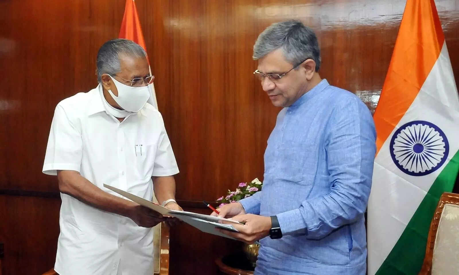 pinarayi vijayan with railway minister