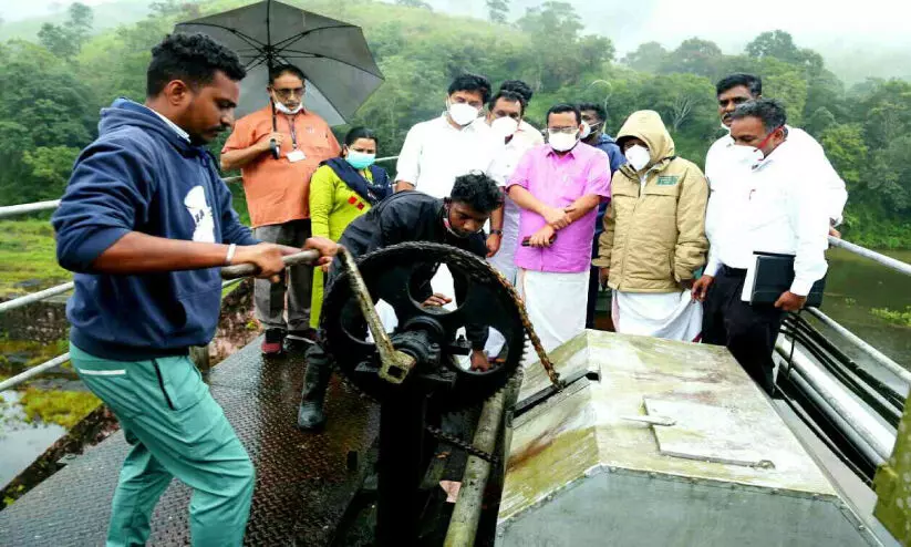 മുല്ലപ്പെരിയാർ: ശാന്തമായി ഒഴുകി; ആശങ്കയൊഴിഞ്ഞ്​ ജനം