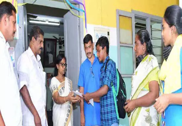 Madhavan, who accompanied his mother, continued his education at Aravukadu School