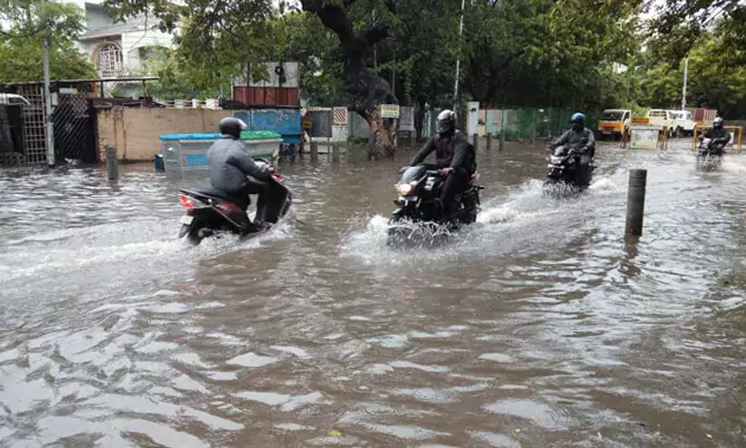 കനത്ത മഴ; ചെന്നൈയിൽ നിരവധിയിടങ്ങളിൽ വെള്ളം കയറി