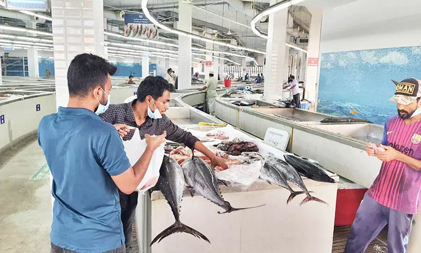 മത്ര മത്സ്യമാർക്കറ്റിലെ നിയന്ത്രണം നീക്കി