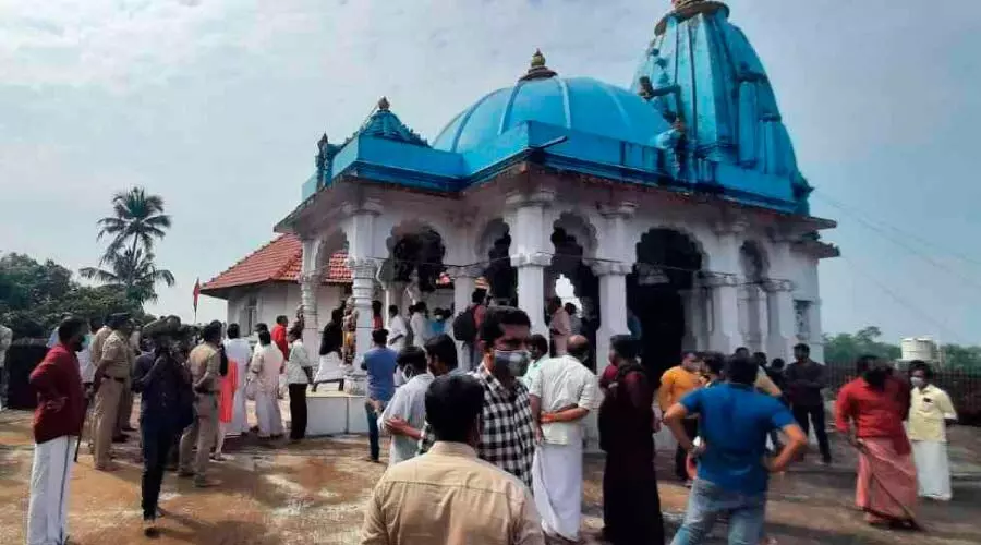 നിത്യാനന്ദാശ്രമത്തെ ചൊല്ലി തർക്കം; വി​ശ്വാ​സി​ക​ൾ ട്ര​സ്​​റ്റ്​ ബോ​ർ​ഡ് അം​ഗ​ങ്ങ​ളെ പൂ​ട്ടി​യി​ട്ടു