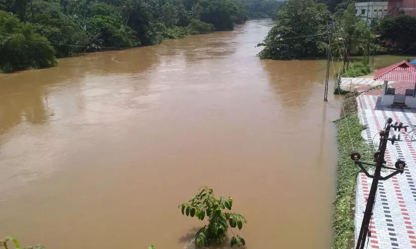 കല്ലടയാർ കരകവിഞ്ഞു; വീണ്ടും പ്രളയഭീതി