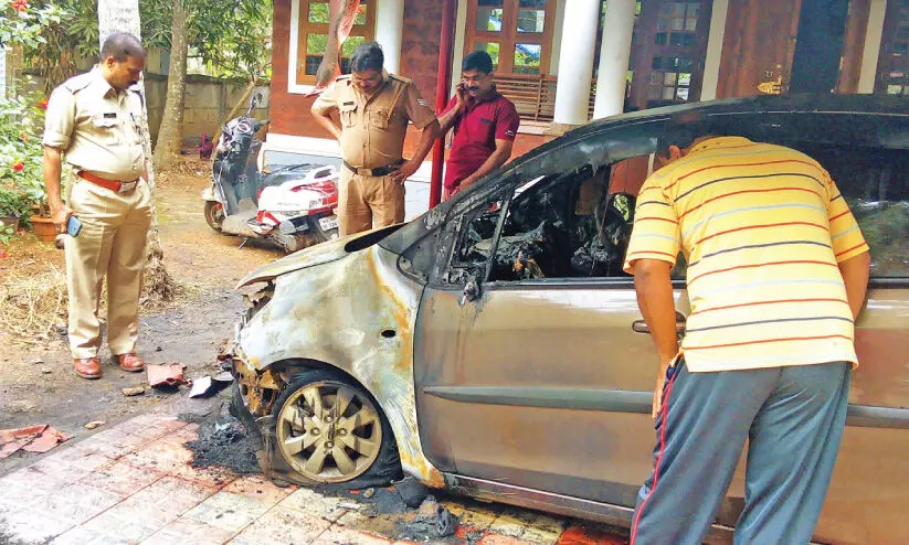 പു​ന്ന​യൂ​ർ​ക്കു​ള​ത്ത് വാ​ഹ​ന​ങ്ങ​ൾ ക​ത്തി​ച്ചി​ട്ട്​ അ​ഞ്ചു​വ​ർ​ഷം; എ​ങ്ങു​മെ​ത്താ​തെ അ​ന്വേ​ഷ​ണം