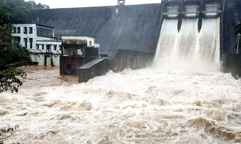 തെന്മല ഡാമിലെ ജലനിരപ്പ് അപകടനിലയിലേക്ക്; ഷട്ടറുകൾ കൂടുതൽ ഉയർത്തി