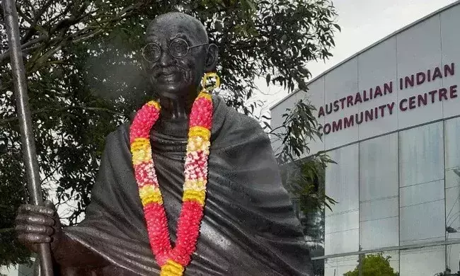 ആസ്​ട്രേലിയയിൽ ഗാന്ധി പ്രതിമ തകർത്തു; അപമാനകരമെന്ന്​ പ്രധാനമന്ത്രി മോറിസൺ