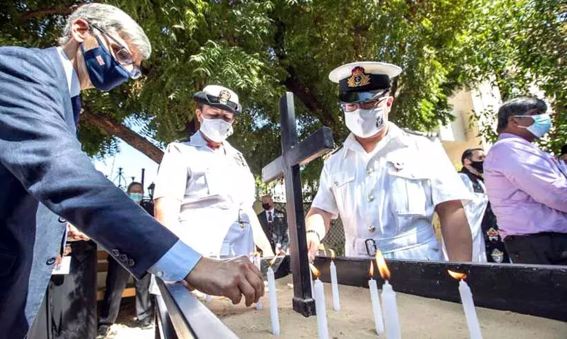 ഷാ​ർ​ജ ശ്​​മ​ശാ​ന​ത്തി​ൽ ബ്രി​ട്ടീ​ഷ്​ പ​ട്ടാ​ള​ക്കാ​രെ അ​നു​സ്​​മ​രി​ച്ചു