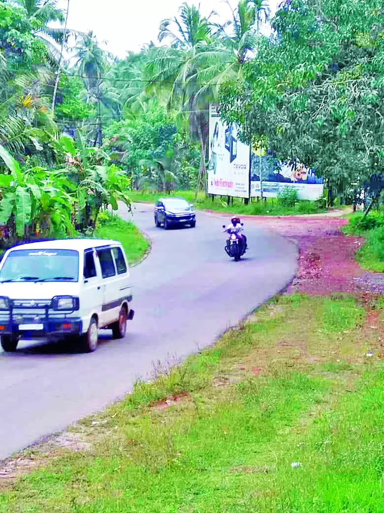 ചെറുവോട്ട് ഇറക്കത്തിൽ അപകടം തുടർക്കഥ; മരാമത്ത് വകുപ്പ് മൗനത്തിൽ