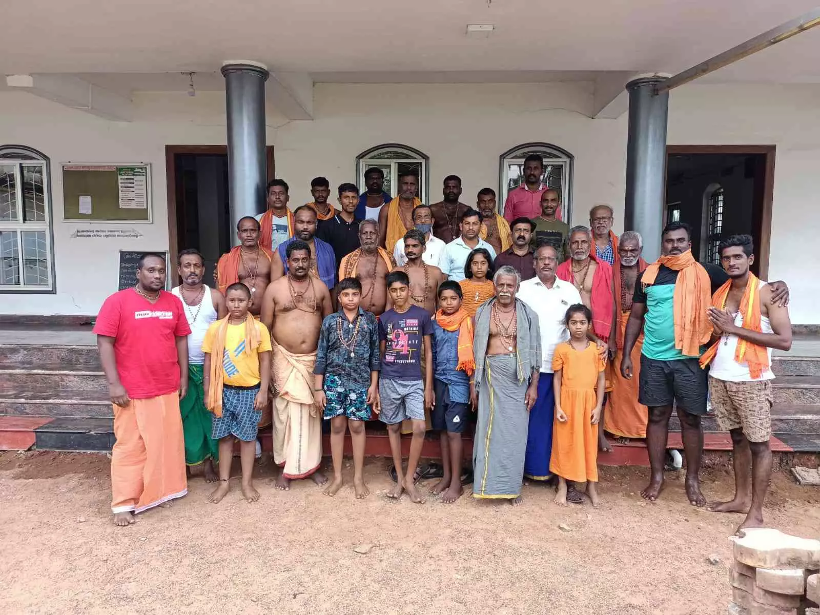 ശബരിമല തീർഥാടകർക്ക്​ ഭക്ഷണം കഴിക്കാൻ പള്ളിവളപ്പ്​ തുറന്നുനൽകി മഹല്ല് നിവാസികൾ