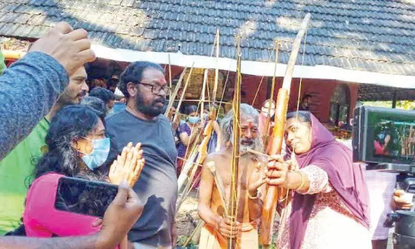 ആ​​​നവണ്ടിയിൽ അ​​​വ​​​രെ​​​ത്തി, വ​​​യ​​​നാ​​​ട് കാ​​​ണാ​​​ൻ