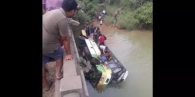 godavari bus accident